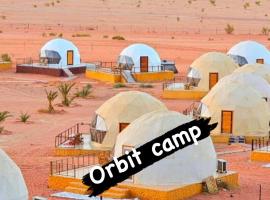 Orbit camp: Ram Vadisi şehrinde bir çadırlı kamp alanı