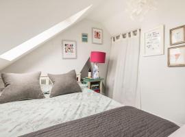 Hideaway Cottage - seaview room with shared bathroom, pet-friendly hotel in Sandgate