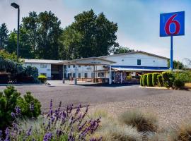 Motel 6-Gresham, OR - Portland، فندق في جريشام