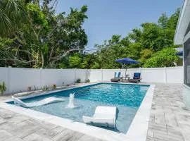 Mova Poolside Escape