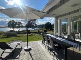 Seaside Home with Stunning Views Overlooking Blekinge Archipelago, hotell i Ronneby