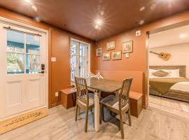 Quebec City 2 Bedroom Treasure, serviced apartment in Quebec City