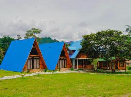 Kusi Lodge: Oxapampa'da bir otoparklı otel