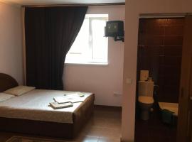 Номер та Паркінг -Rooms Parking Світло Є 24 на 7!, hotel in Chernivtsi