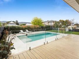 The Family Beachside Escape by Ready Set Stay - HOUSE & GUEST HOUSE, hotel i Rosebud