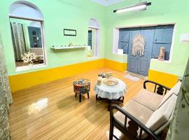 Viesnīca Airbnb x Divine Stay pilsētā Mathura