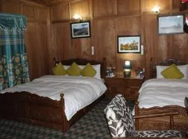 Swan Heritage Houseboats