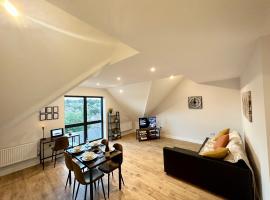 Chic and Airy Apartment, familiehotell i Royal Tunbridge Wells