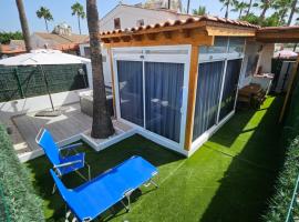 Chalet Luxury with privacy and Jacuzzi, hotel in Maspalomas