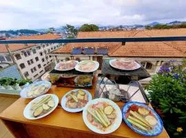 WHITE COFFEE HOUSE HOTEL
