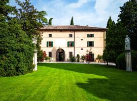 Villa Carrara Salvadori, cheap hotel in Grezzana