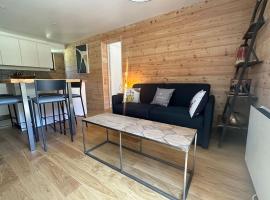 Appartement neuf skis aux pieds, hotel a Enchastrayes