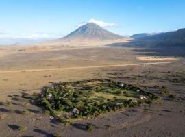 Lake Natron Maasai giraffe eco Lodge and camping, glamping en Mtowabaga