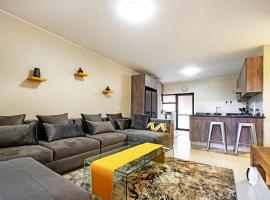 Airport Heights, pet-friendly hotel in Boksburg