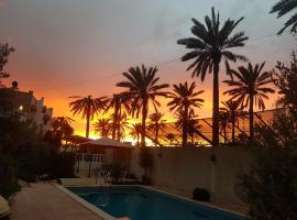 Mille & une nuit, acomoda&ccedil;&atilde;o com cozinha em Al Maqārisah