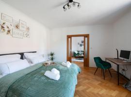BeSSa Homes 6 Personen 2 Schlafzimmer, 3 King Size, Betten, Balkon, Küche, Hotel in Haag in Oberbayern