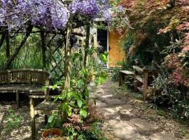 The Garden Room, pet-friendly hotel in Ringwood