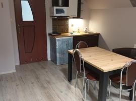 UROCZYSKO POD LASEM, apartamento em Mikoszewo