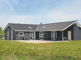 Pet Friendly Home In Skjern With Kitchen, luxury hotel in Stavning