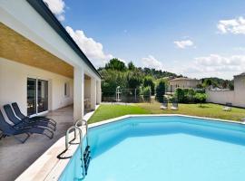 Awesome Home In Saint-theodorit With Wifi, hotel en Saint-Théodorit