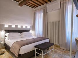 Torre del Fuggisole, hotel v Siene