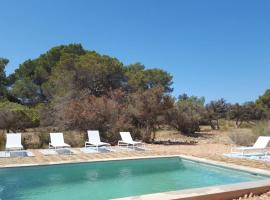 CAN FERNANDO - CASA CON PISCINA EN FORMENTERA, hótel í Cala Saona