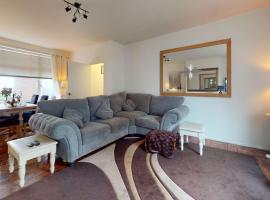 Spacious one bedroom flat, poceni hotel v mestu West Hoathley