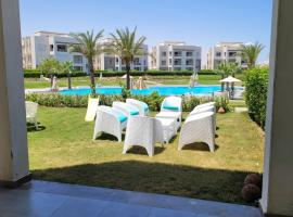 Amwaj Ground floor 3BR challet, hotel v destinaci El Alamein