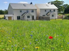 Family Country Cottage with Stunning Mountain View sleeps 12, casa o chalet en Myddfai