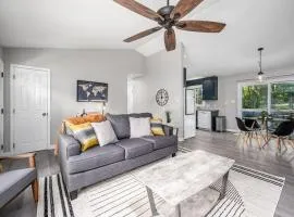 Cozy on Ger-Maine St 1 Mile From Downtown Apex