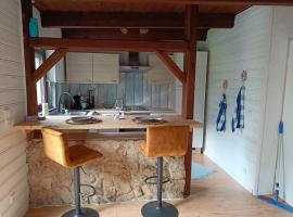 Heimathafen, eingezäunter großer Garten - zentral in Überherrn - Parkplatz - Wifi - Grill，位于Überherrn的别墅