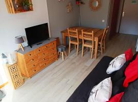 Appartement Saint-François-Longchamp, 2 pièces, 6 personnes - FR-1-635-41，聖費朗索瓦－隆尚的住宿空間