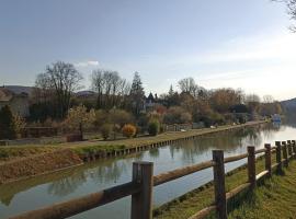 Gîte Le 16, Sous Les Trémières, hotel con estacionamiento en Fleurey-sur-Ouche