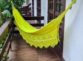 Casa térrea em condomínio à 500m da praia do Peró