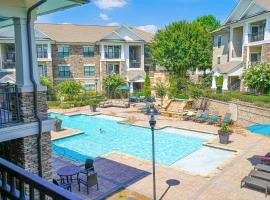 Pool, Gym, Cozy Oasis, cheap hotel in Sugar Hill