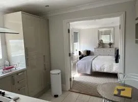 Beautiful Seafront Studio Apartment