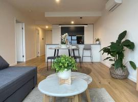 Brand new 1BR apartment Dickson, feriebolig i Canberra