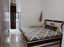 Anup hotel and family restaurant, hotel i Singhāna