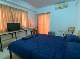 ธนทรัพย์อพาร์ทเม้นท์ Room01, holiday rental in Pathum Thani