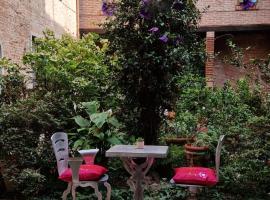 Il giardino segreto, olcsó hotel Ferrarában