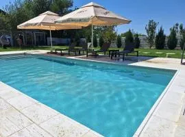 Cosy 3 bedroom house with pool