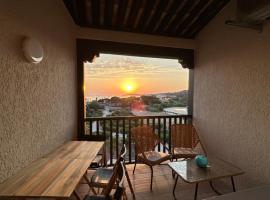 Appartement cosy climatisé à 100m des plages, hotelli kohteessa Gassin
