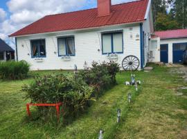 Stuga Ani, παραθεριστική κατοικία σε Svartå