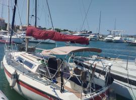 Voilier à quai, barco en La Londe-les-Maures