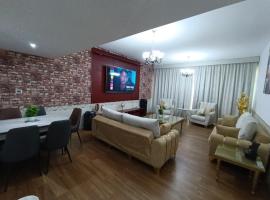 شقة كبيرة وفخمة large and luxury two bedroom, feriebolig i Ajman
