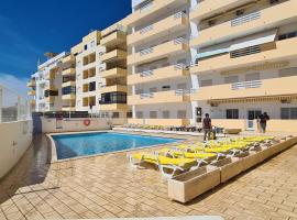 Vilamoura-Quarteira Beaches Apt with pool and sea view, beach hotel in Quarteira