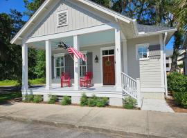 Low Country Cottage in Beautiful Habersham, hotel in Beaufort