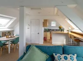 Pass the Keys Tranquil cosy apartment in centre of Avening