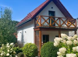 U Gruszków - domek pod Chojnikiem, hotel in Jelenia Góra