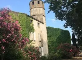 Château sur le Canal du midi proche de Carcassonne